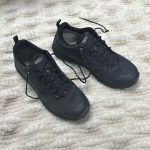 Like New Keen Terradora 2 Waterproof Women’s Hiking Shoe 9.5